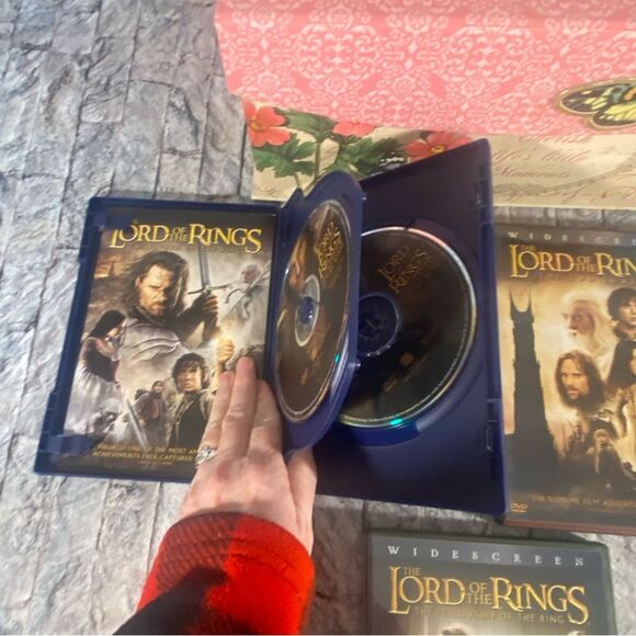 The Lord Of The Rings The Motion Picture Trilogy Wide Screen DVD Set of Three - Picture 6 of 8